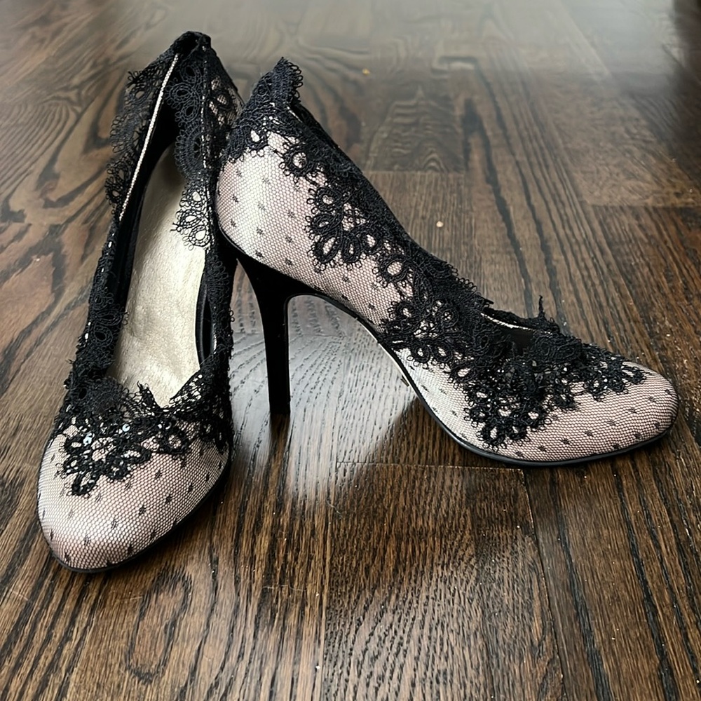 Menbur women’s black lace heels